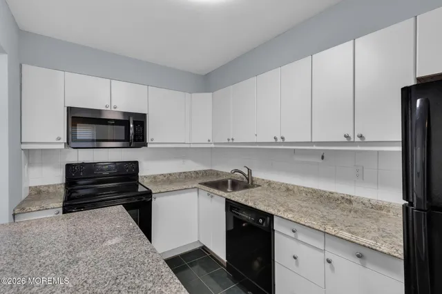 $2,700 | 54 Ellen Heath Drive, Unit 54, Matawan, NJ 07747