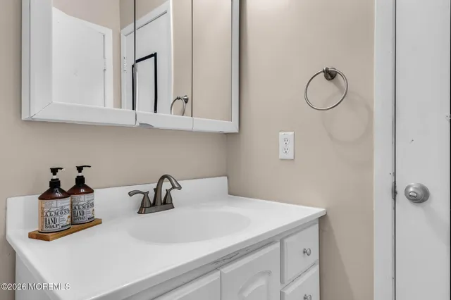 $2,700 | 54 Ellen Heath Drive, Unit 54, Matawan, NJ 07747