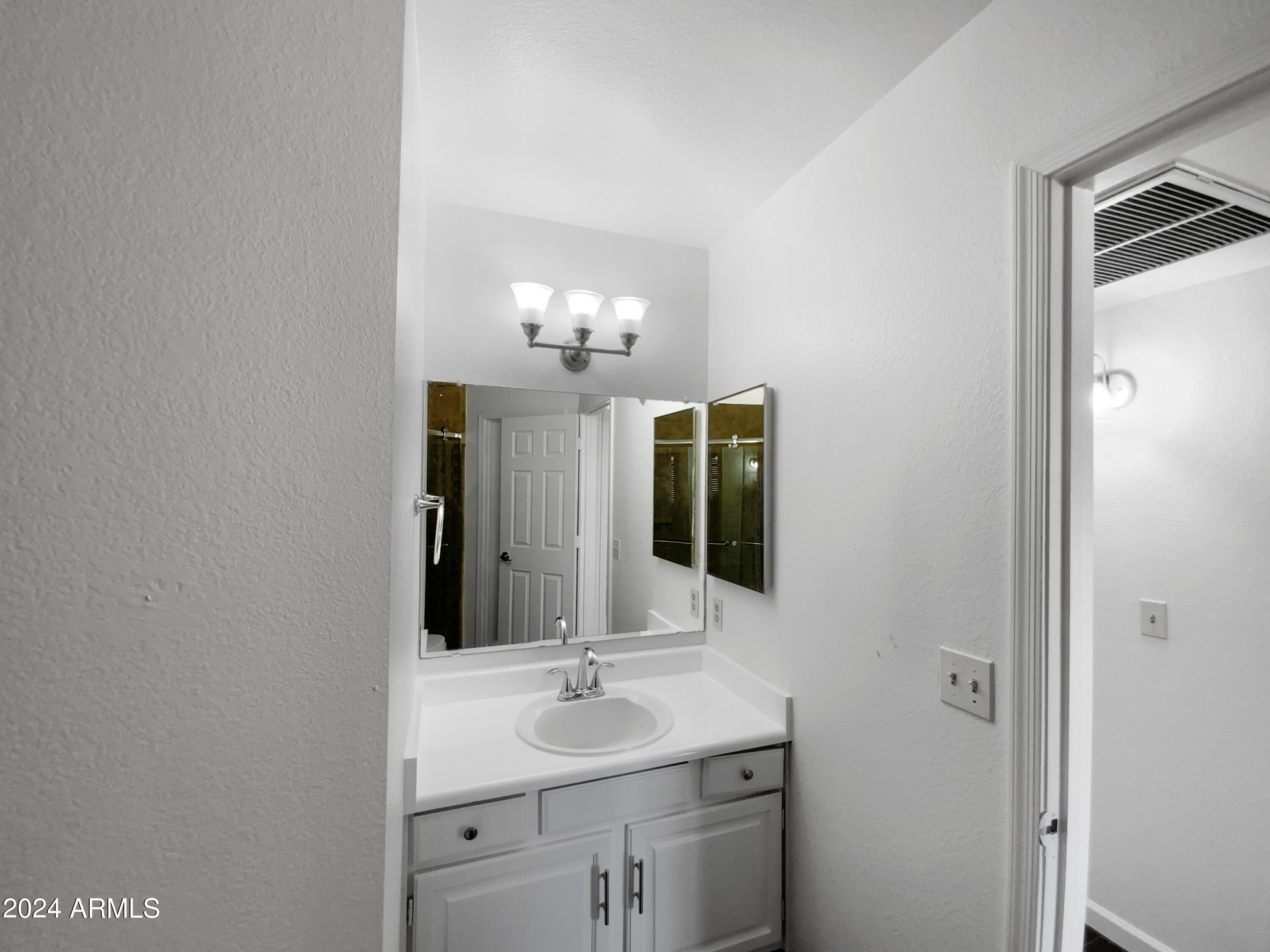 1530 East Fremont Road Phoenix, AZ 85042 - Photo 14 of 21 listing_13