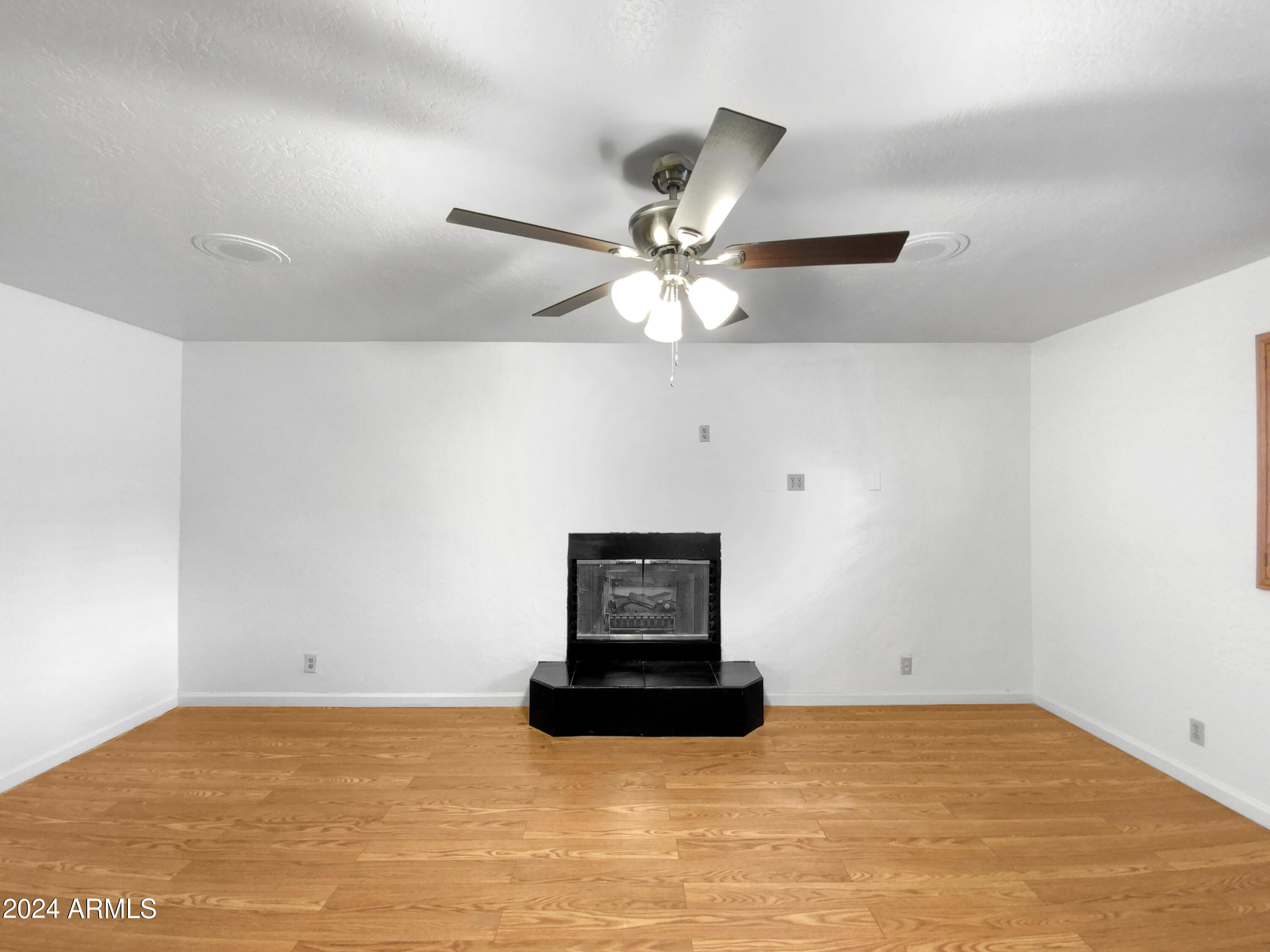 1530 East Fremont Road Phoenix, AZ 85042 - Photo 4 of 21 listing_3