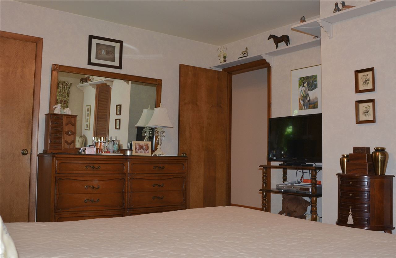 10215 East Fort Road Suttons Bay, MI 49682 - Photo 32 of 60 1851099-31.JPG