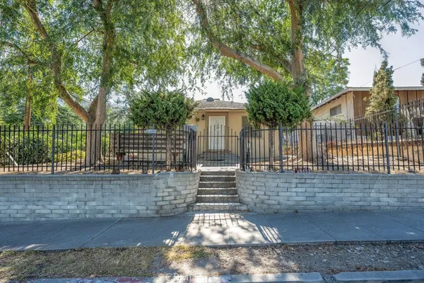 $685,000 | 10652 Commerce Avenue, Tujunga, CA 91042