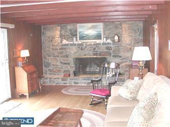 2433 Ridge Road Elverson, PA 19520 - Photo 5 of 11 Family Room