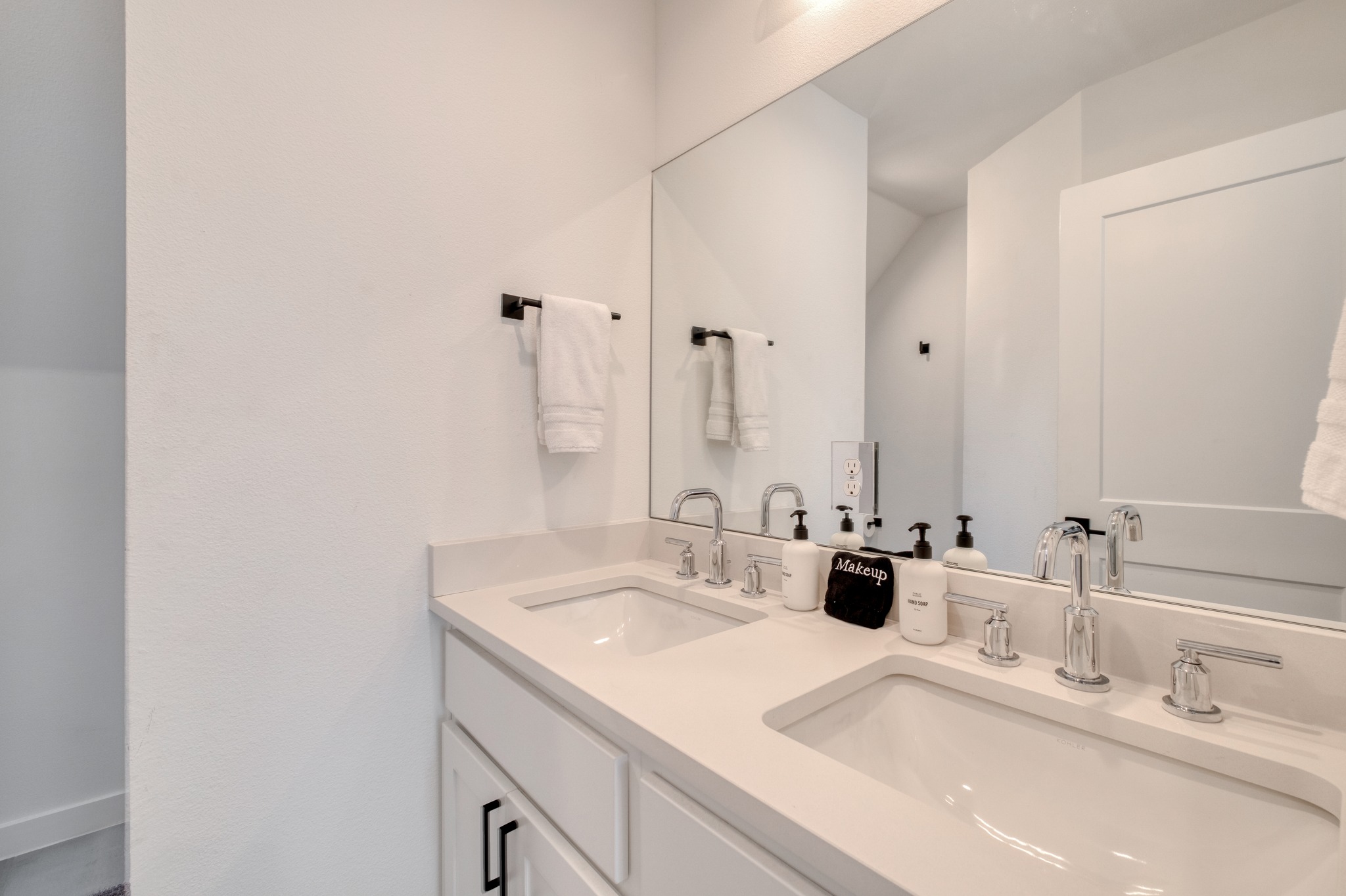5406 Downs Drive, Unit 2 Austin, TX 78721 - Photo 18 of 24 a bathroom with double sink and a mirror