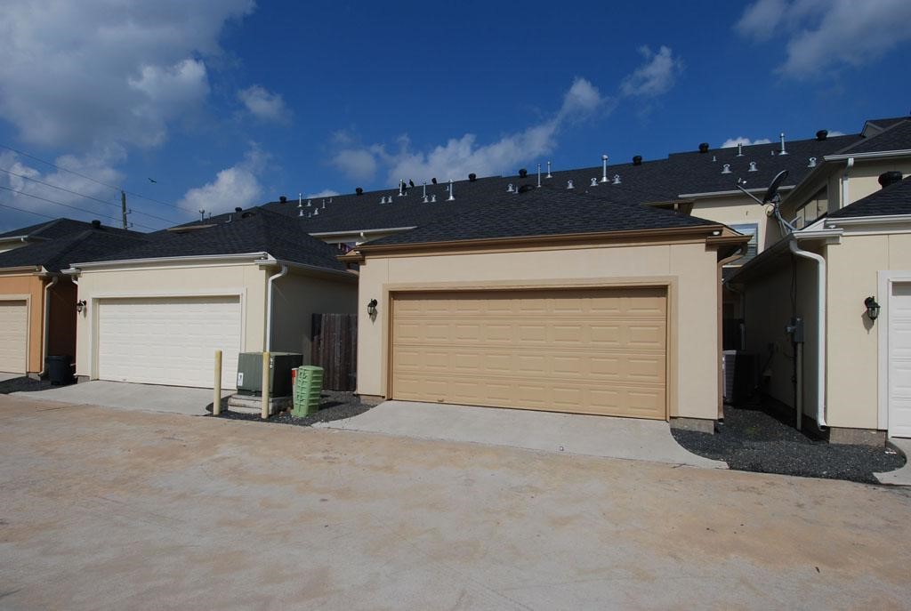 2055 Spring Cedar Lane Houston, TX 77077 - Photo 20 of 26 Detached dual garage