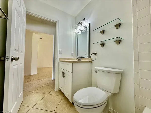 $2,000 | 709 Landover Circle, Unit 202, Naples, FL 34104