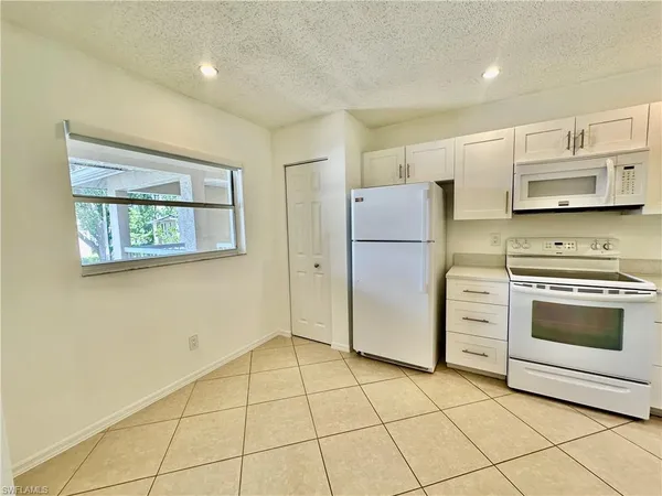 $2,000 | 709 Landover Circle, Unit 202, Naples, FL 34104