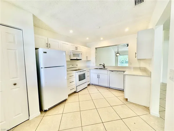 $2,000 | 709 Landover Circle, Unit 202, Naples, FL 34104