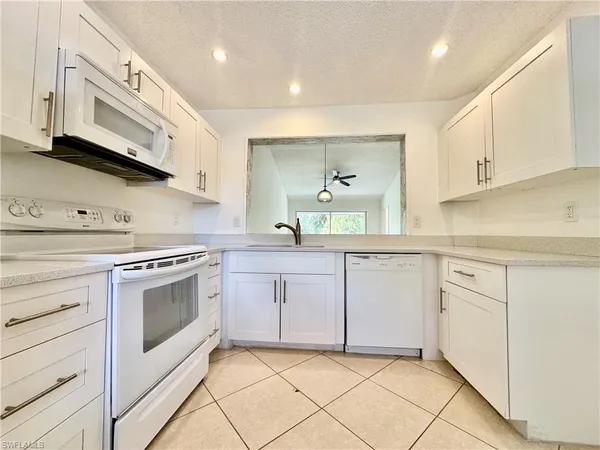 $2,000 | 709 Landover Circle, Unit 202, Naples, FL 34104