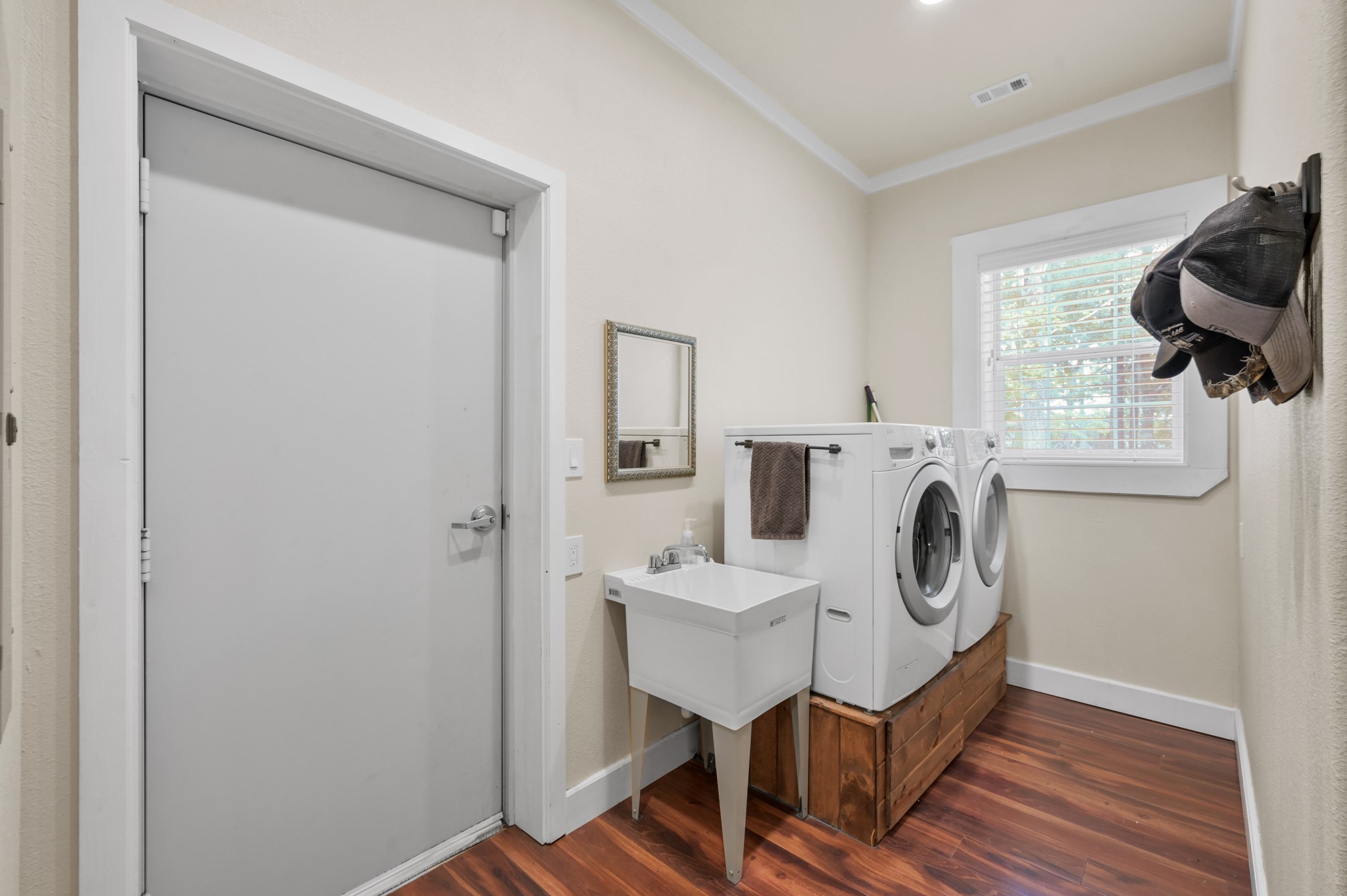 15306 Rabon Chapel Road Montgomery, TX 77316 - Photo 30 of 48 a utility room with dryer and washer