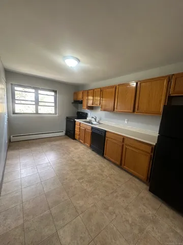 $1,950 | 12 Kaye Plaza, Unit E08, Hamden, CT 06514