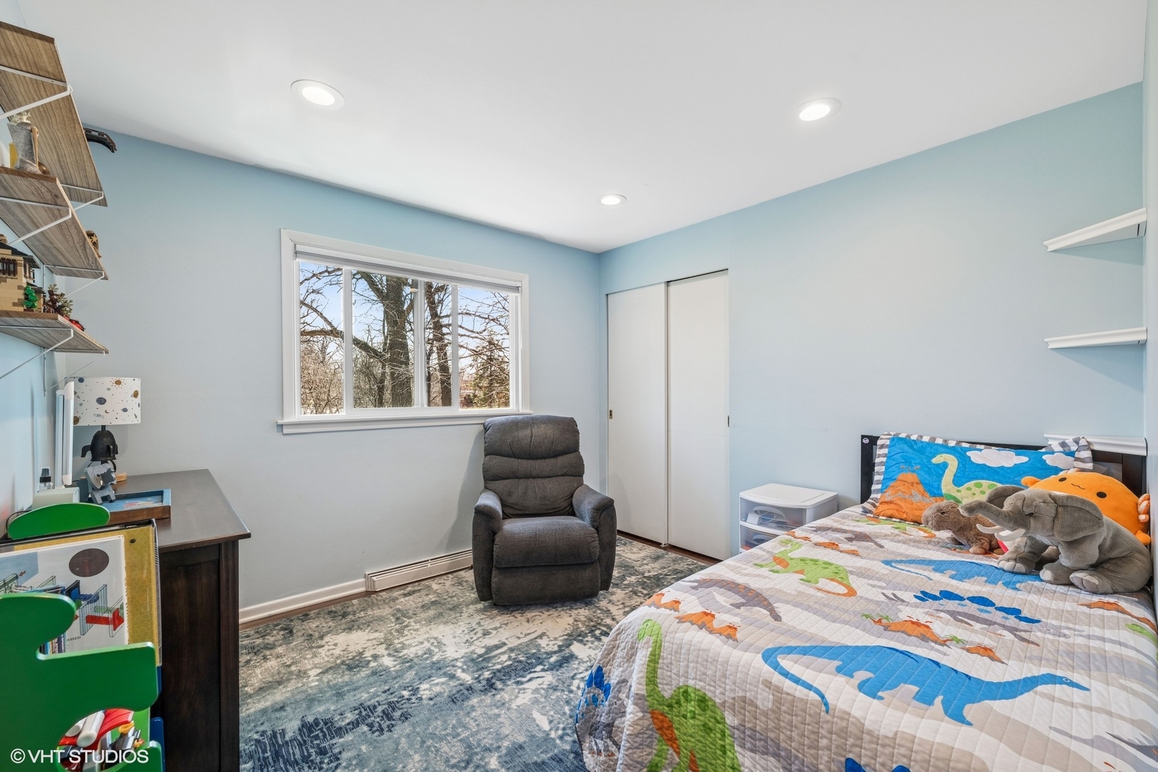 761 Kipling Place Deerfield, IL 60015 - Photo 15 of 27 a bedroom with two beds and a couch