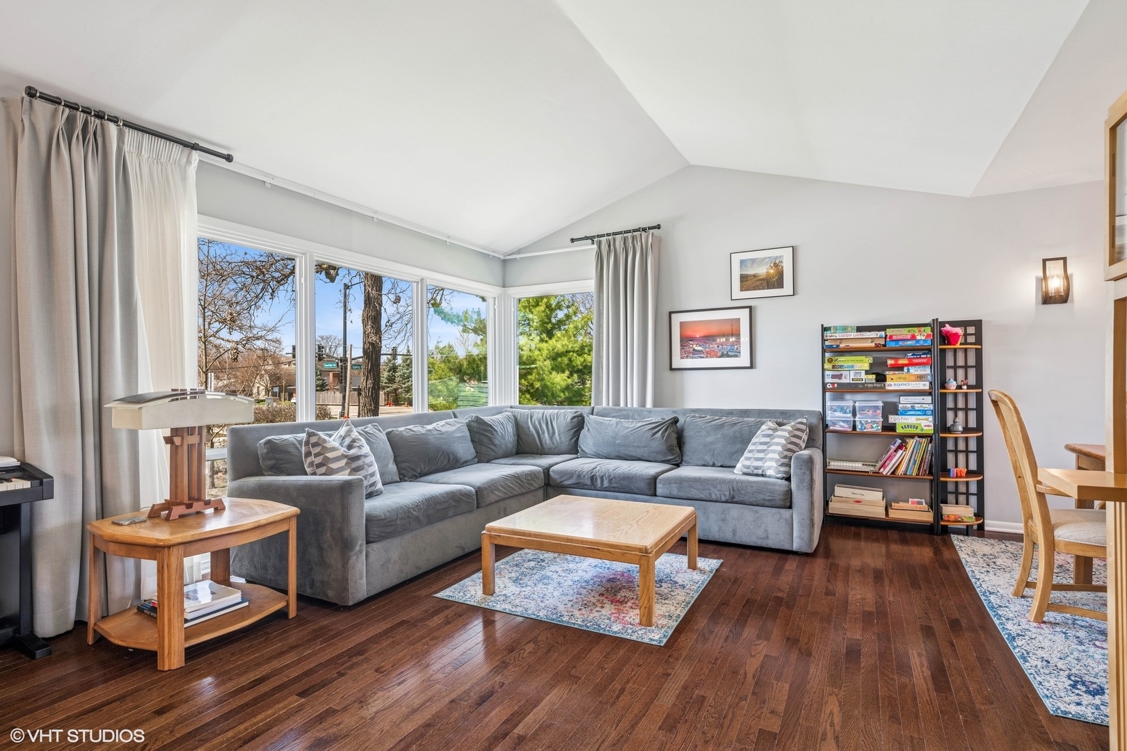 761 Kipling Place Deerfield, IL 60015 - Photo 5 of 27 a living room with furniture and a wooden floor