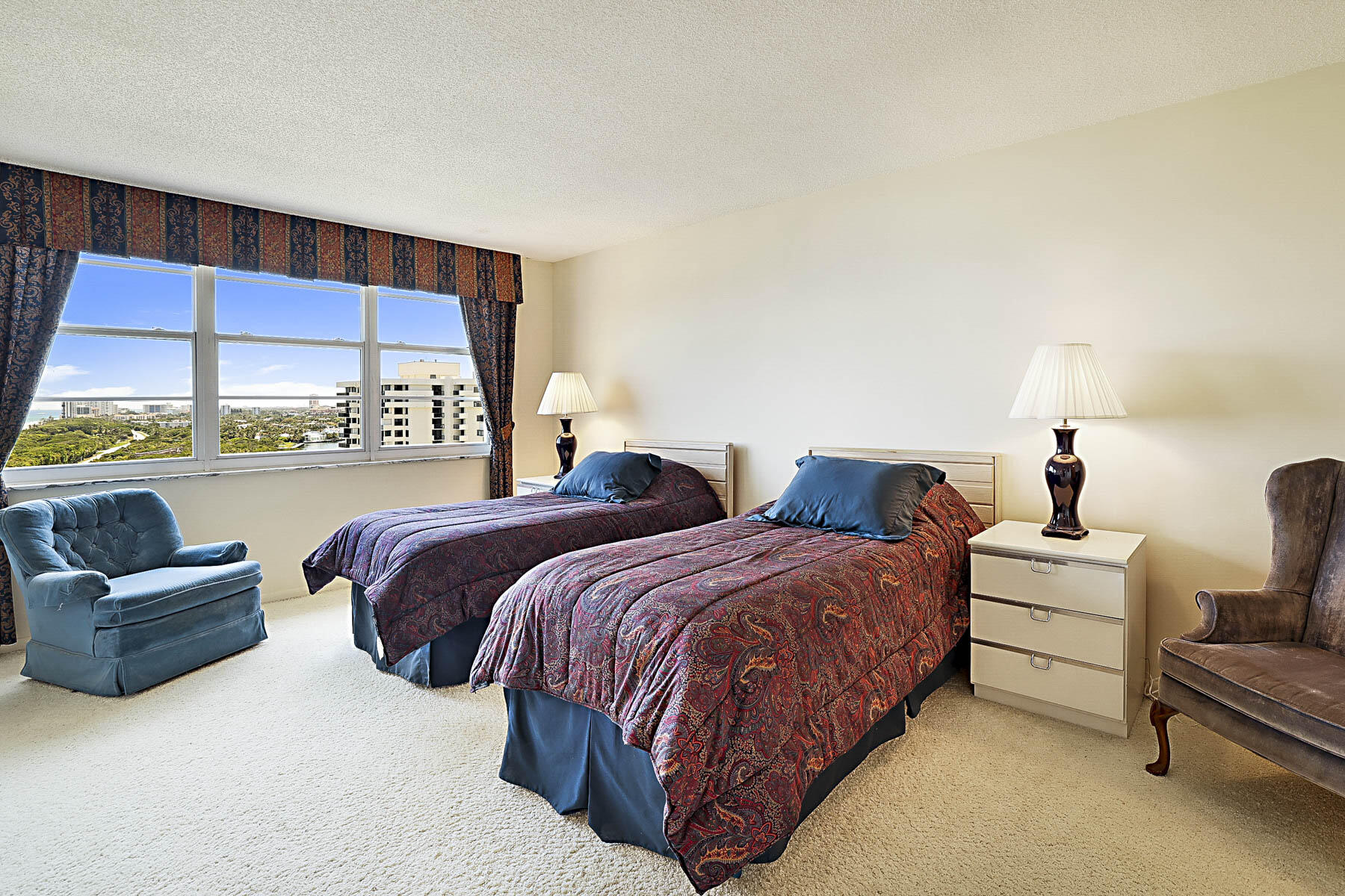 2121 North Ocean Boulevard, Unit 1707E Boca Raton, FL 33431 - Photo 18 of 61 VERY LARGE PRIMARY ROOM