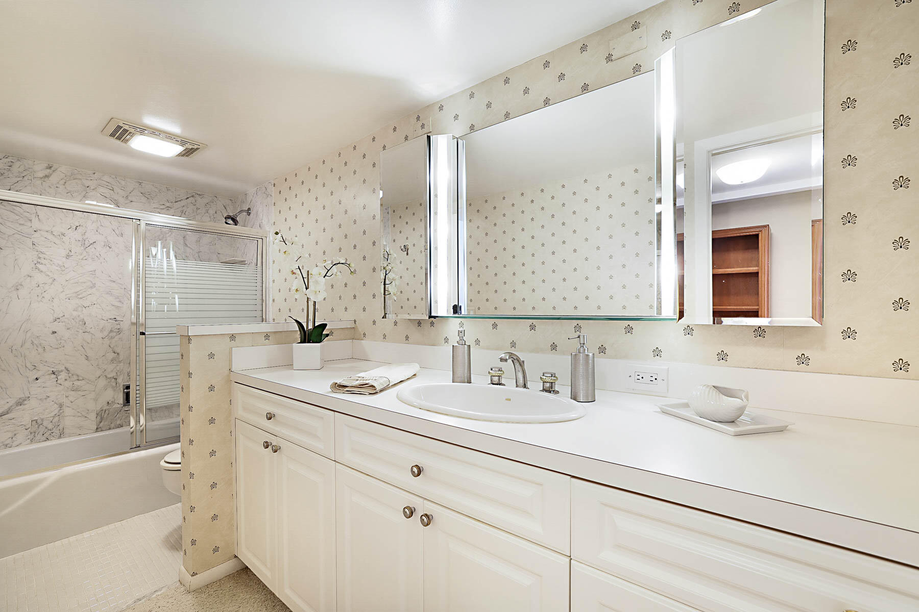 2121 North Ocean Boulevard, Unit 1707E Boca Raton, FL 33431 - Photo 23 of 61 PRIMARY BATH