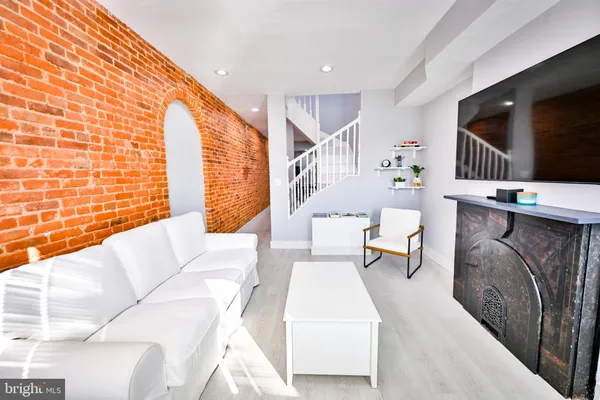 $3,300 | 1015 Riverside Avenue, Baltimore, MD 21230