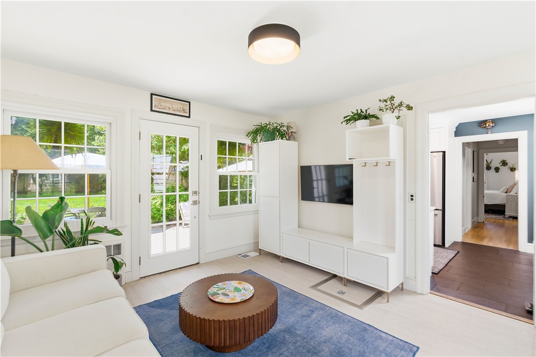 23 Dyer Street Warren, RI 02885 - Photo 2 of 49