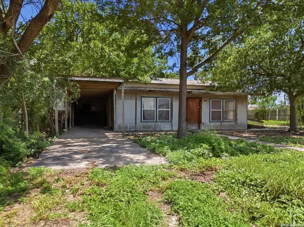 $149,500 | 312 East Brazos Street, Uvalde, TX 78801