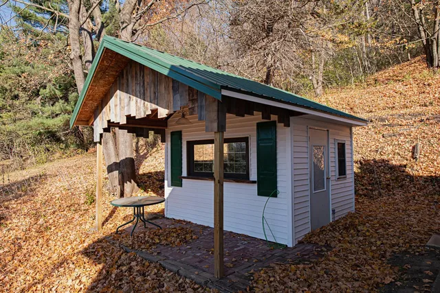 $249,900 | W508 Spur Lane, Fountain City, WI 54629