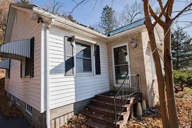 $249,900 | W508 Spur Lane, Fountain City, WI 54629