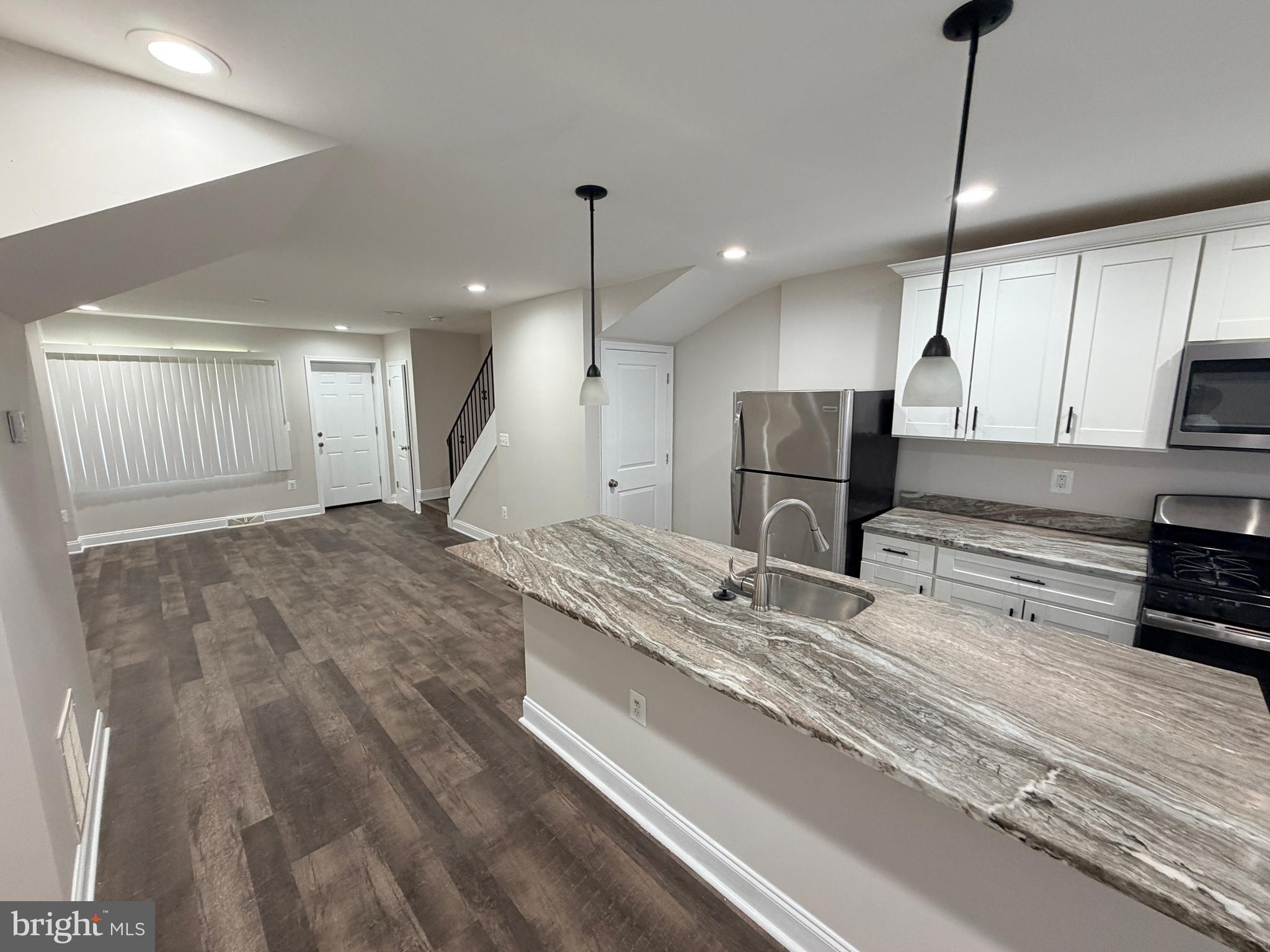 607 Cheraton Road Baltimore, MD 21225 - Photo 6 of 17 Kitchen, dining, and living room