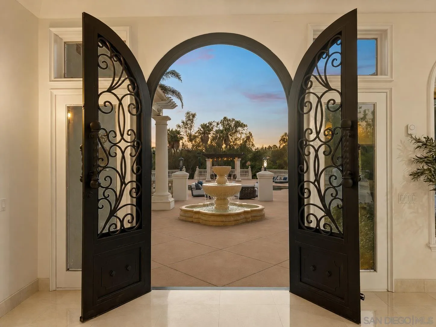 6998 Rancho La Cima Drive Rancho Santa Fe, CA 92067 - Photo 3 of 22
