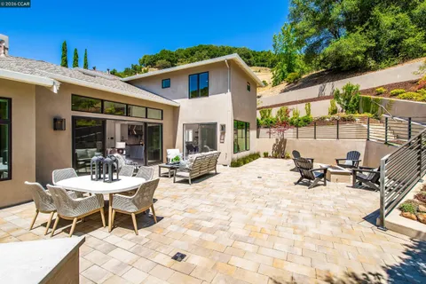$3,980,000 | 84 Mossbridge Lane, Orinda, CA 94563