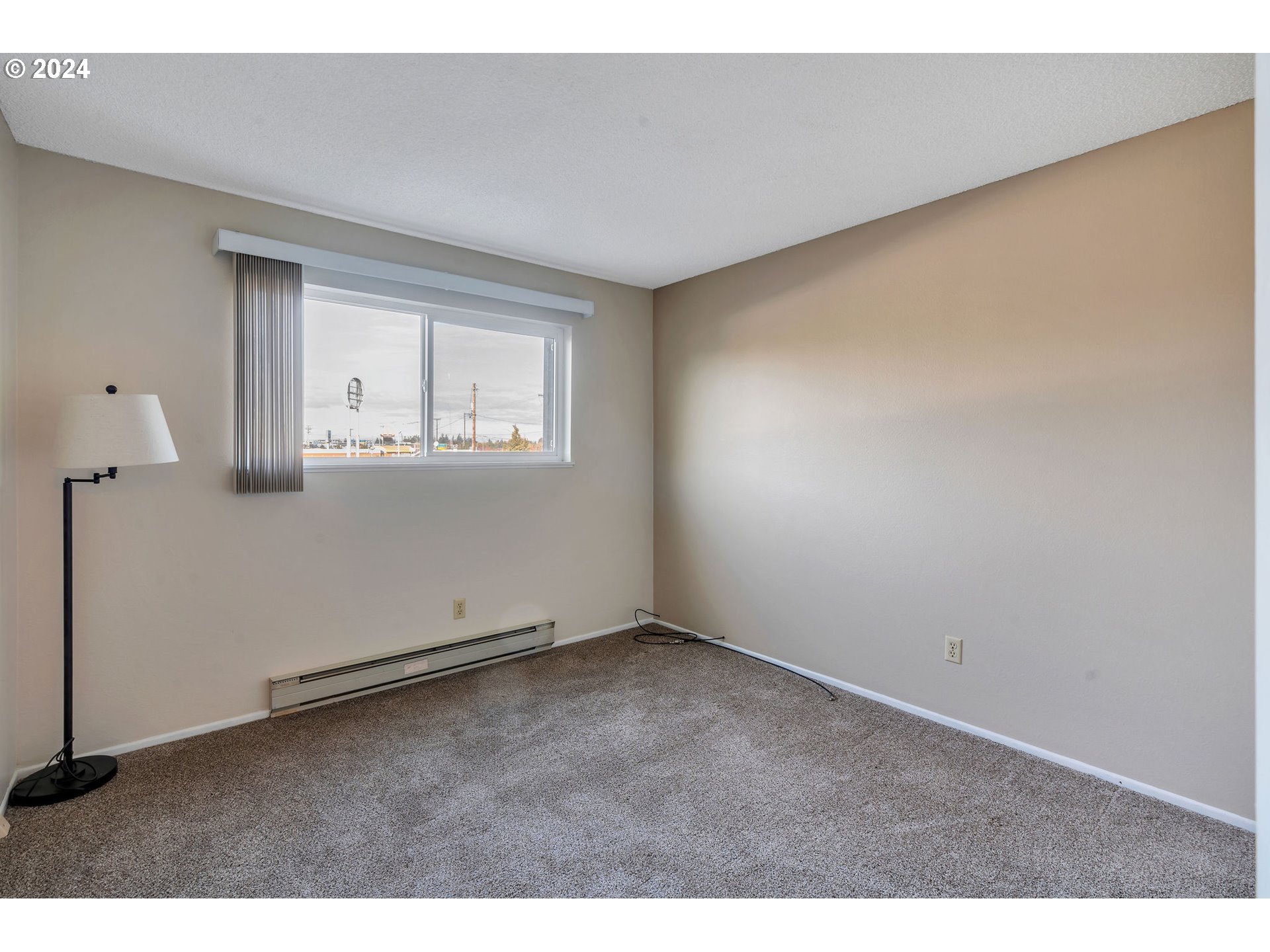950 Evergreen Road, Unit 210 Woodburn, OR 97071 - Photo 11 of 25 a view of empty room