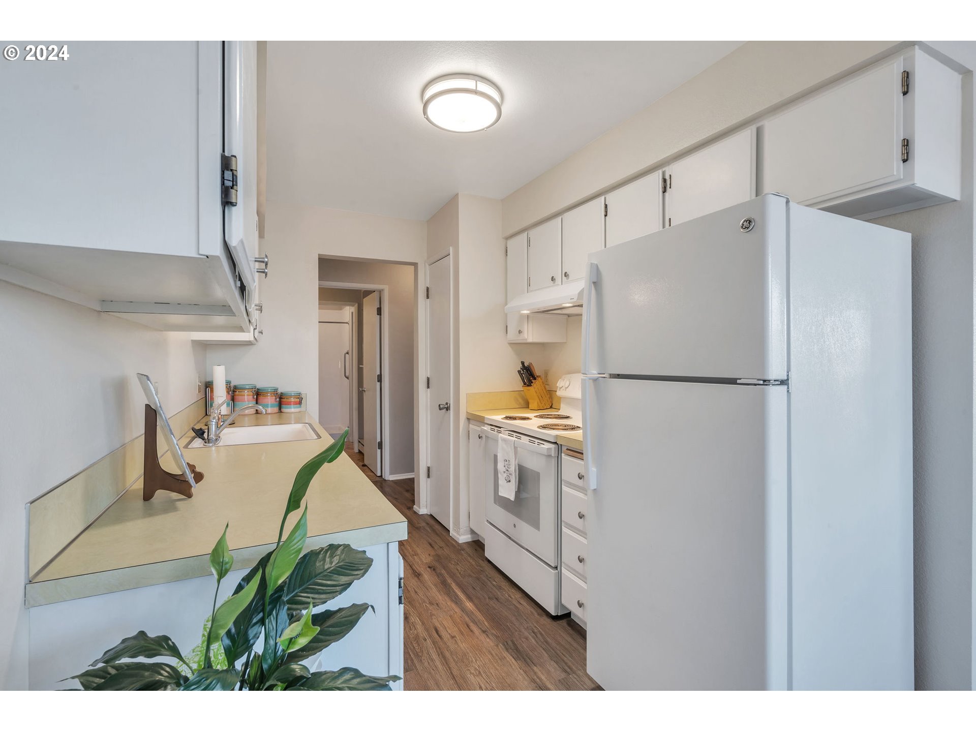 950 Evergreen Road, Unit 210 Woodburn, OR 97071 - Photo 15 of 25 a kitchen with a refrigerator a stove and a cabinets