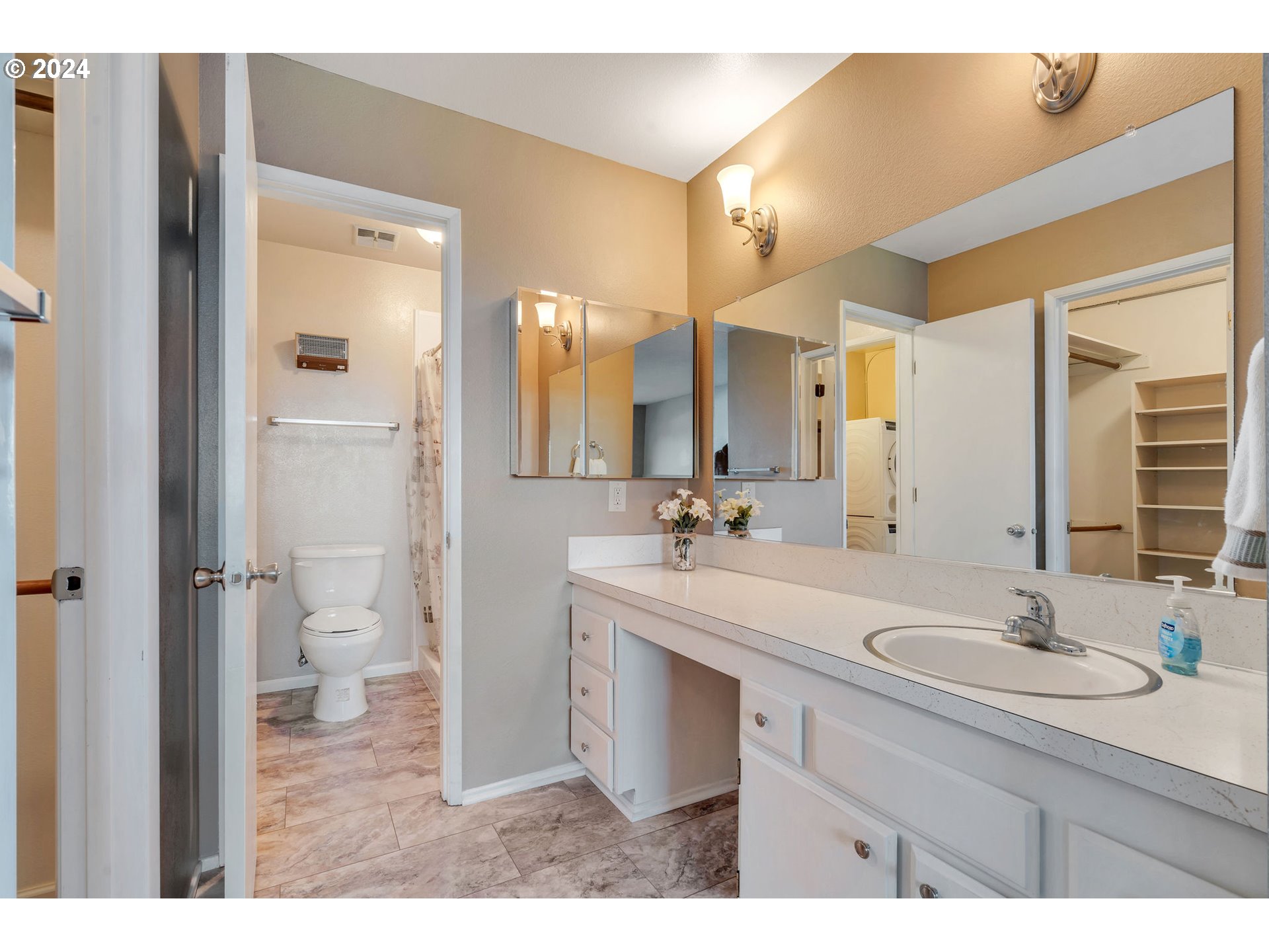950 Evergreen Road, Unit 210 Woodburn, OR 97071 - Photo 4 of 25 a bathroom with a sink a toilet and a mirror