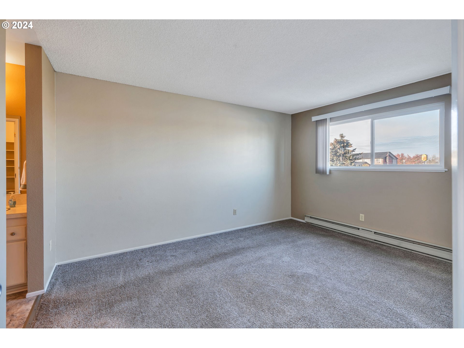 950 Evergreen Road, Unit 210 Woodburn, OR 97071 - Photo 6 of 25 an empty room with windows