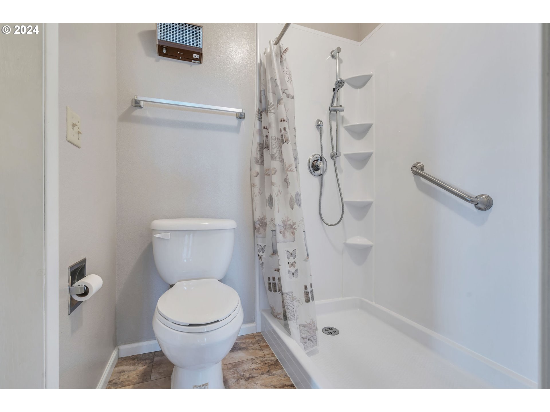950 Evergreen Road, Unit 210 Woodburn, OR 97071 - Photo 10 of 25 a bathroom with a toilet and a shower