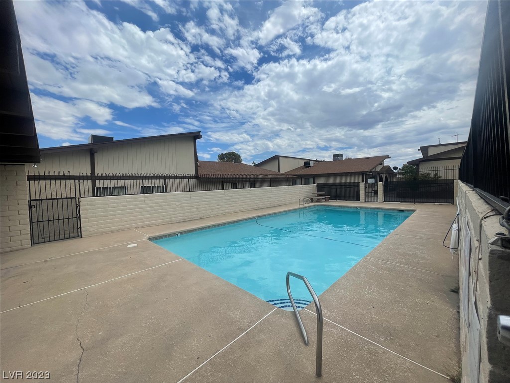 5733 Smoke Ranch Road, Unit D Las Vegas, NV 89108 - Photo 3 of 11 Gallery Image 3