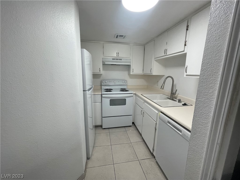 5733 Smoke Ranch Road, Unit D Las Vegas, NV 89108 - Photo 8 of 11 Gallery Image 8