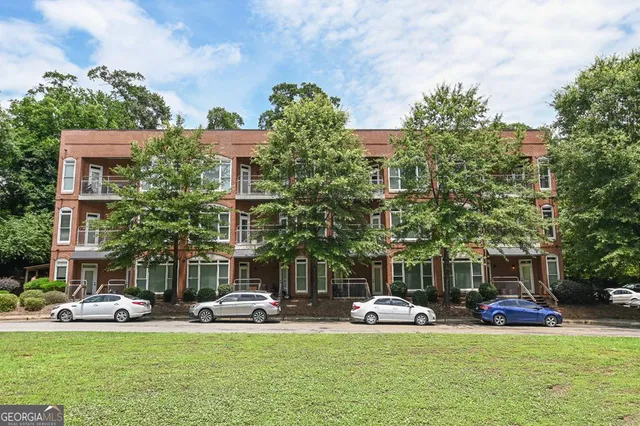 $1,350 | 250 Martha Drive, Unit 106, Athens, GA 30606