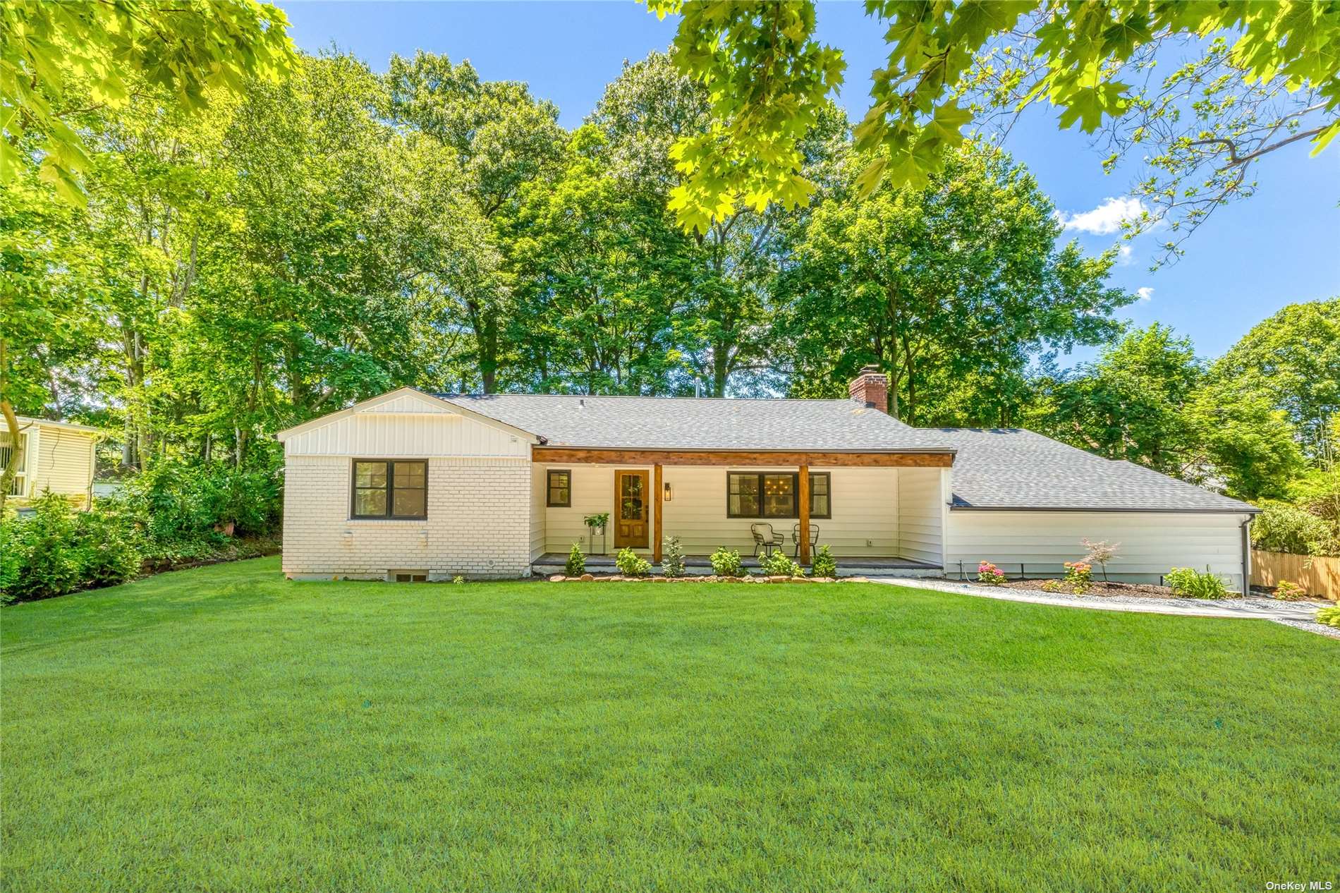 46 Middle Neck Road Roslyn, NY 11576 - Photo 1 of 1 Gallery Image 1