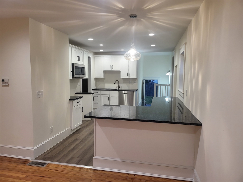 31 Parallel Street Springfield, MA 01104 - Photo 7 of 24