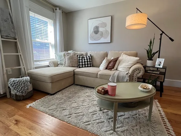 $2,800 | 12 Alpine Street, Unit 2, Somerville, MA 02144