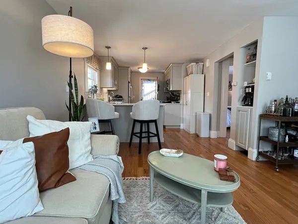 $2,800 | 12 Alpine Street, Unit 2, Somerville, MA 02144