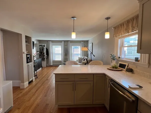 $2,800 | 12 Alpine Street, Unit 2, Somerville, MA 02144