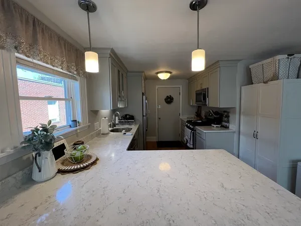 $2,800 | 12 Alpine Street, Unit 2, Somerville, MA 02144