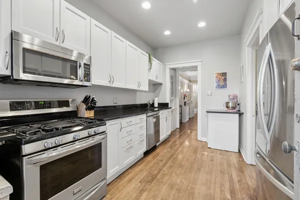 $300,000 | 1369 East 52nd Street, Unit 1, Chicago, IL 60615