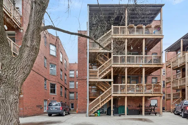 $300,000 | 1369 East 52nd Street, Unit 1, Chicago, IL 60615