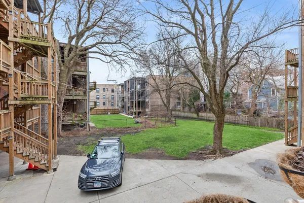 $300,000 | 1369 East 52nd Street, Unit 1, Chicago, IL 60615