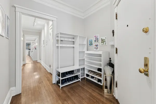 $300,000 | 1369 East 52nd Street, Unit 1, Chicago, IL 60615