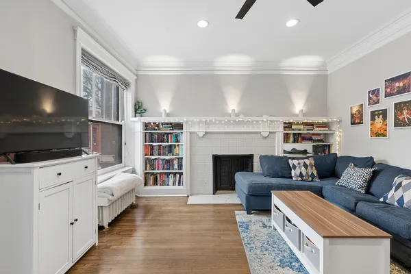 $300,000 | 1369 East 52nd Street, Unit 1, Chicago, IL 60615