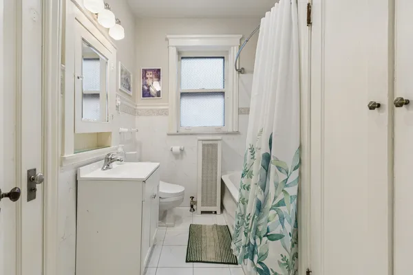 $300,000 | 1369 East 52nd Street, Unit 1, Chicago, IL 60615
