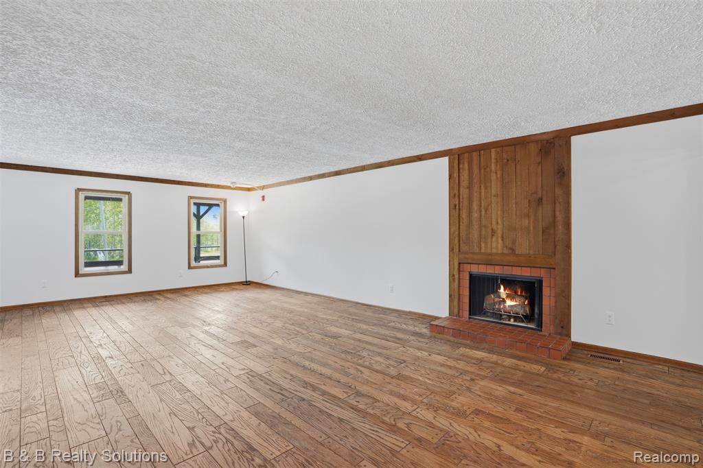 780 North Van Dyke Road, Unit APARTMENT #1 Almont, MI 48003 - Photo 9 of 28