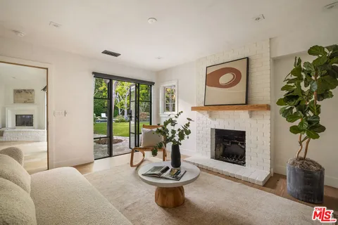$9,998,000 | 13627 Sunset Boulevard, Pacific Palisades, CA 90272