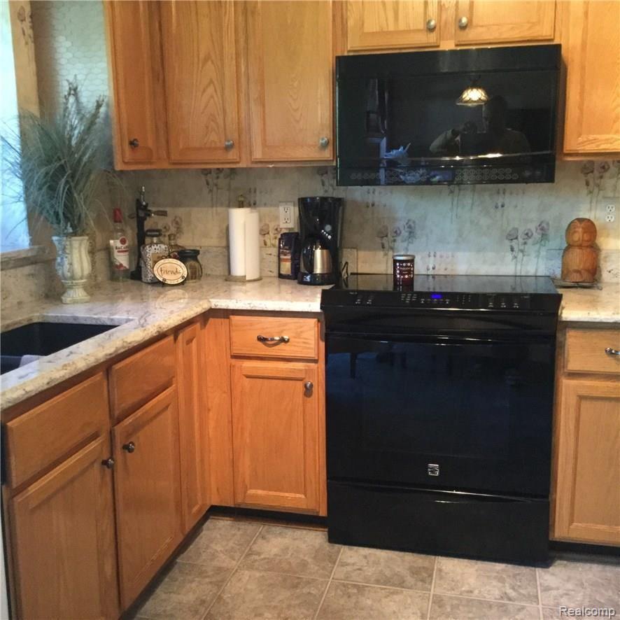 1662 Dunston Road Canton, MI 48188 - Photo 13 of 33 kitch 1.jpg